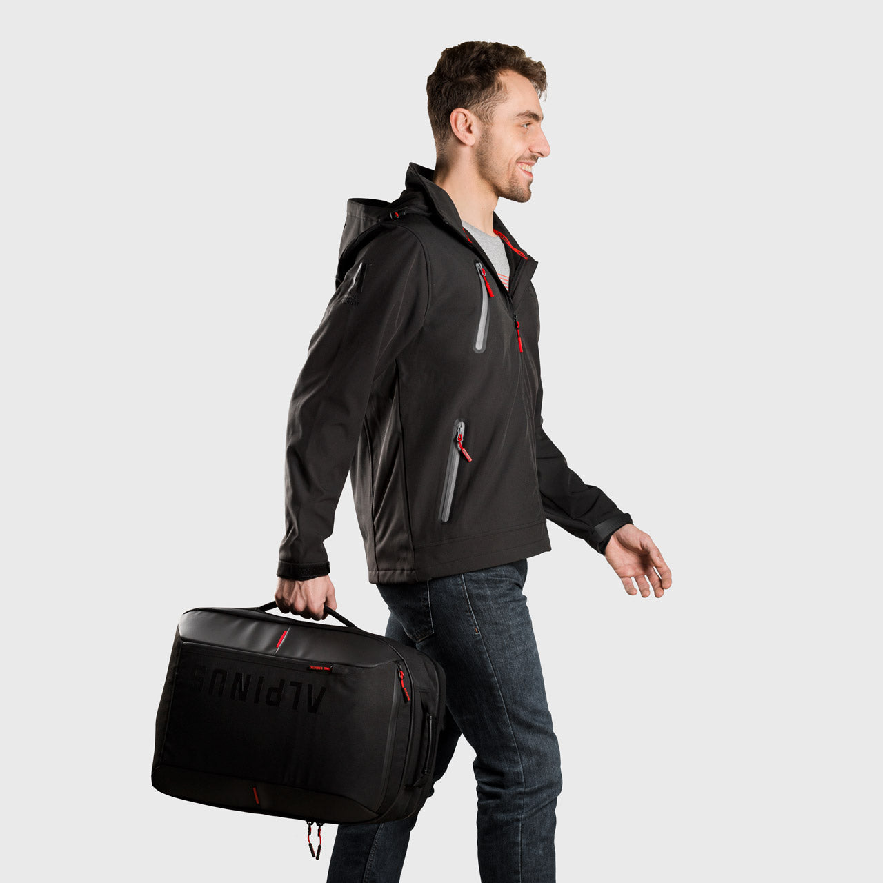 Mochila original de Alpinus al mejor precio ⭐ Ropa deportiva cómoda y de buena calidad ➡️ Descubre nuestra tienda Depor8 | Mochila Alpinus Tijuca Travel JB43398 negro ideal para llevarla a viaje o al trabajo