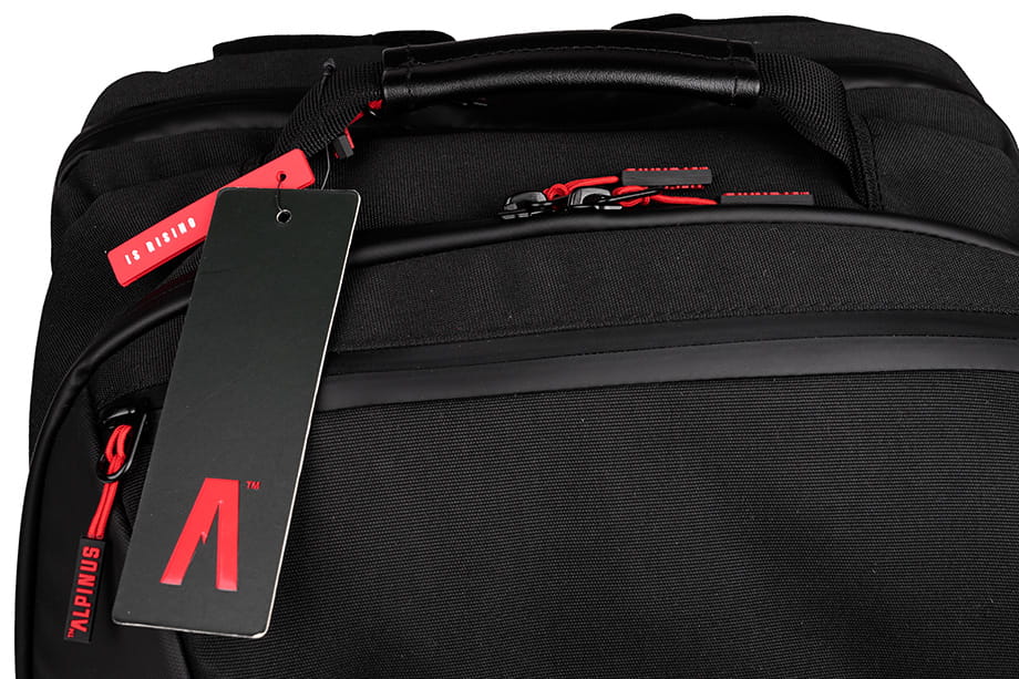 Mochila original de Alpinus al mejor precio ⭐ Ropa deportiva cómoda y de buena calidad ➡️ Descubre nuestra tienda Depor8 | Mochila Alpinus Tijuca Travel JB43398 negro ideal para llevarla a viaje o al trabajo