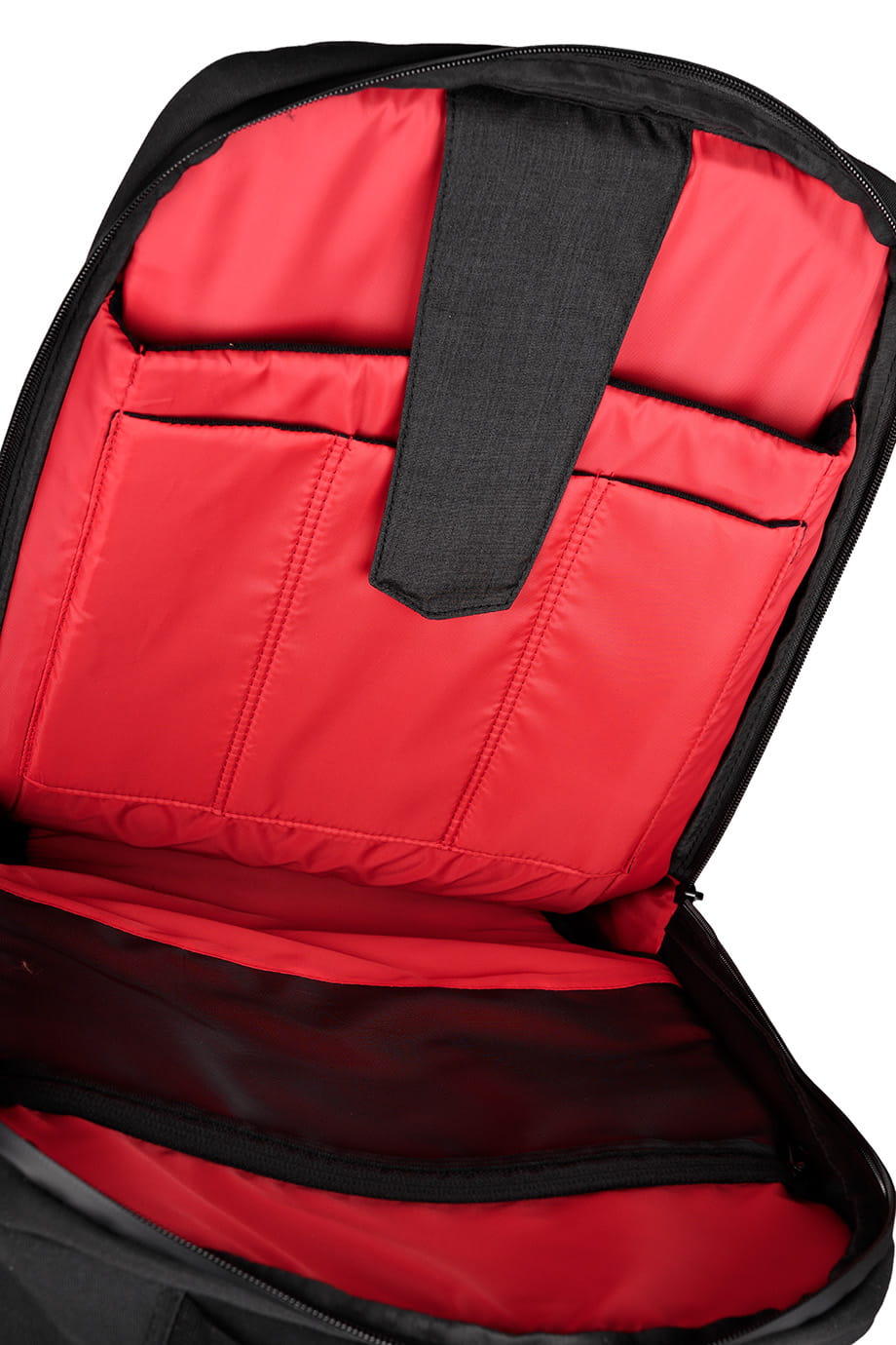 Mochila original de Alpinus al mejor precio ⭐ Ropa deportiva cómoda y de buena calidad ➡️ Descubre nuestra tienda Depor8 | Mochila Alpinus Tijuca Travel JB43398 negro ideal para llevarla a viaje o al trabajo